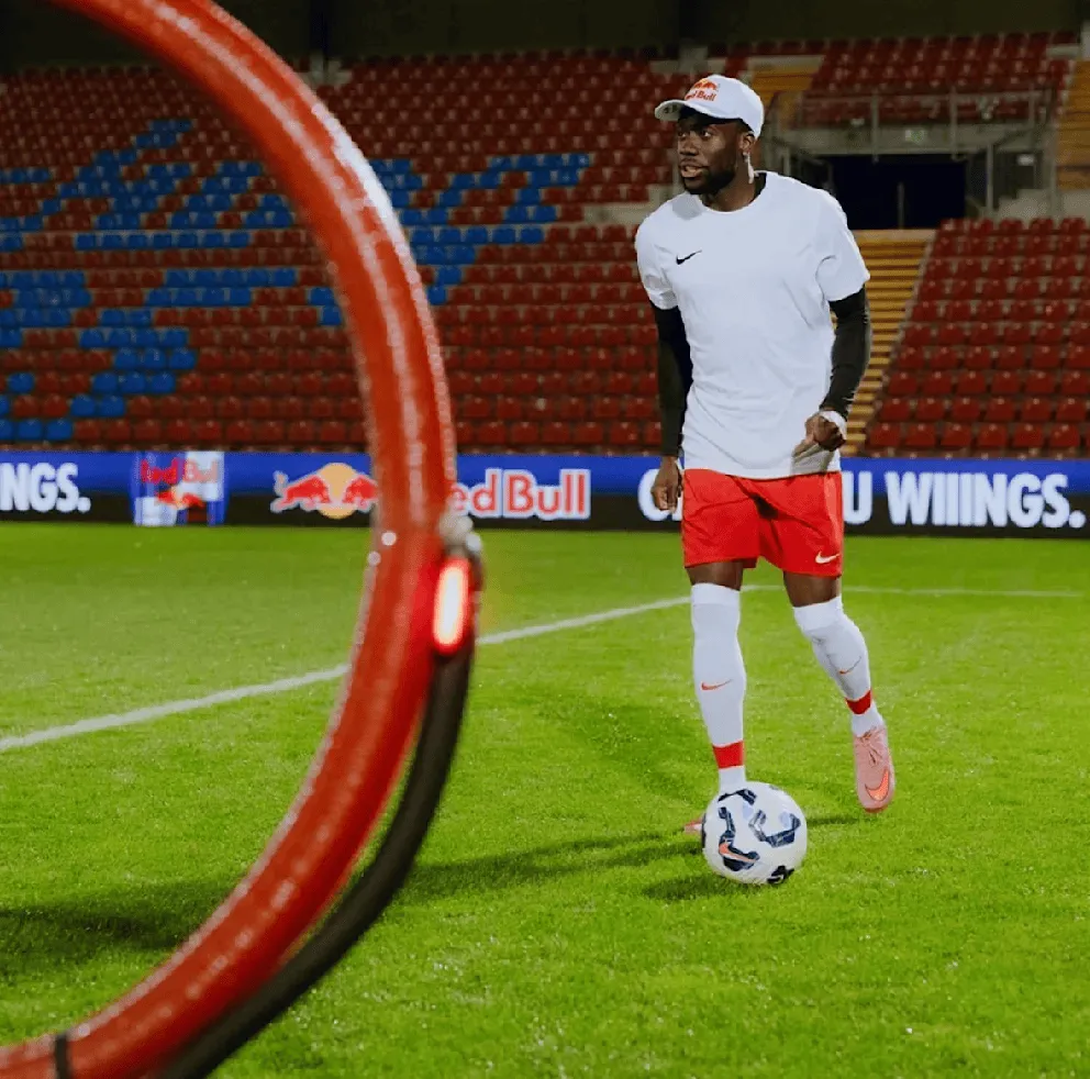 MK体育官方入口-阿方索-戴维斯自宣代言红牛，但拜仁极端球迷对红牛深恶痛绝